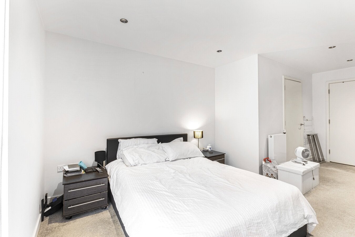 Flat Raine Street in Greater London