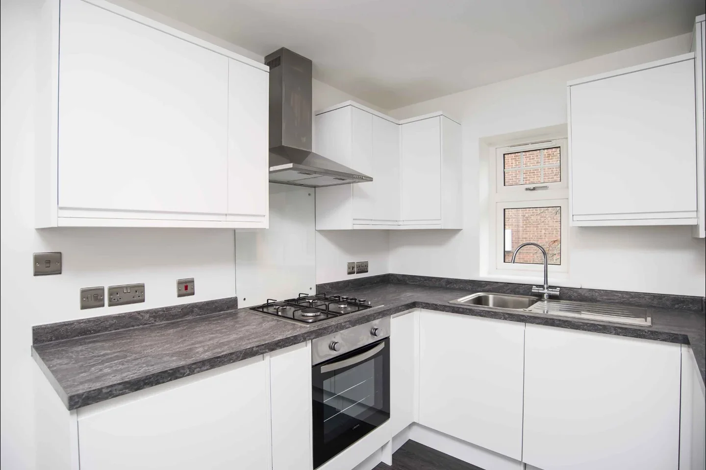 Flat Grange Road in Greater London