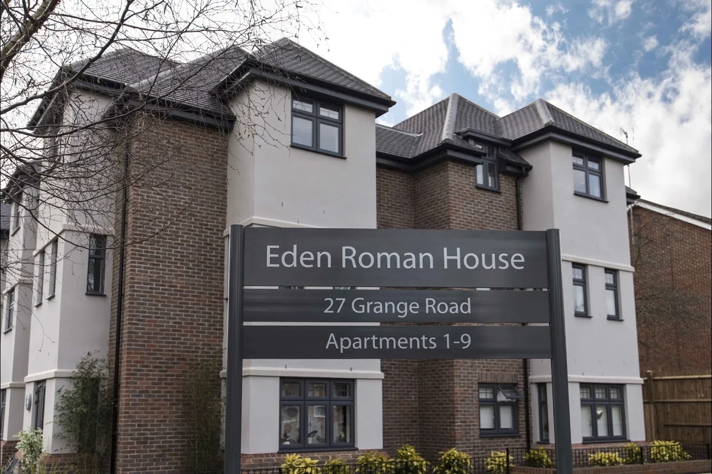 Flat Grange Road in Greater London
