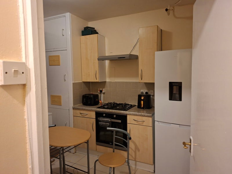 Room Bowen Drive in Greater London