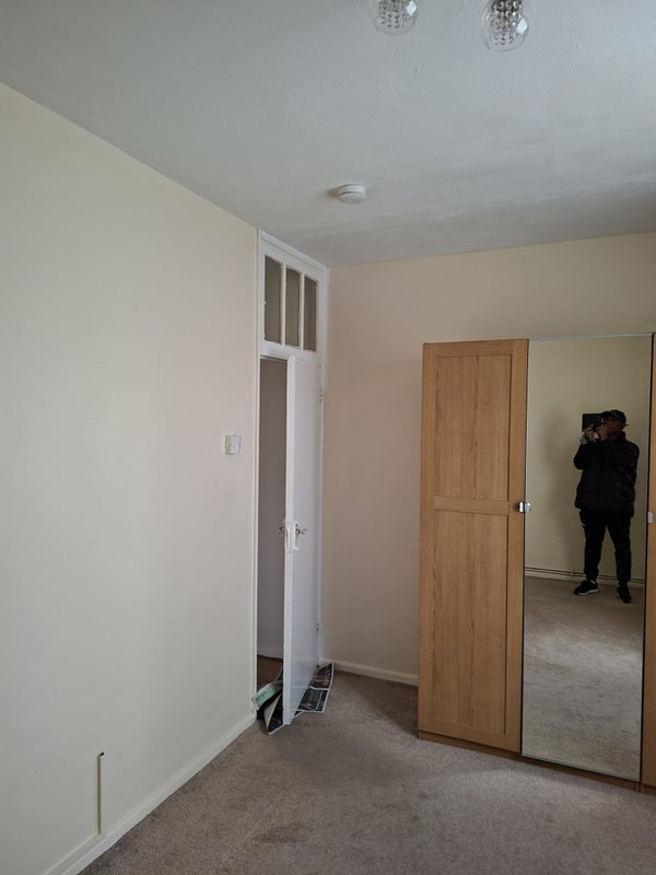 Room Bowen Drive in Greater London