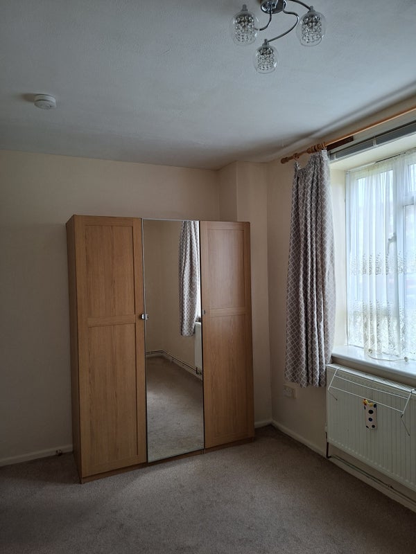 Room Bowen Drive in Greater London