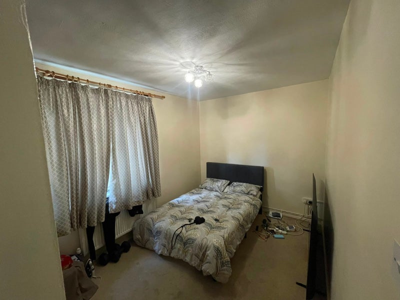 Room Bowen Drive in Greater London
