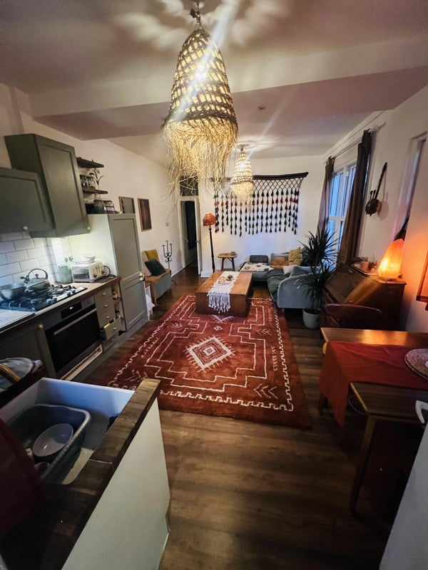 Flat Gladstone Avenue in Greater London