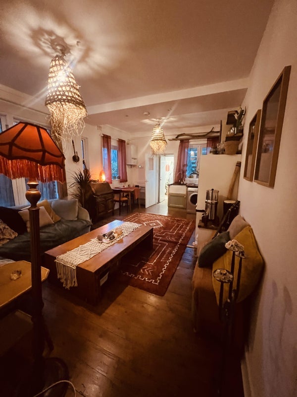 Flat Gladstone Avenue in Greater London
