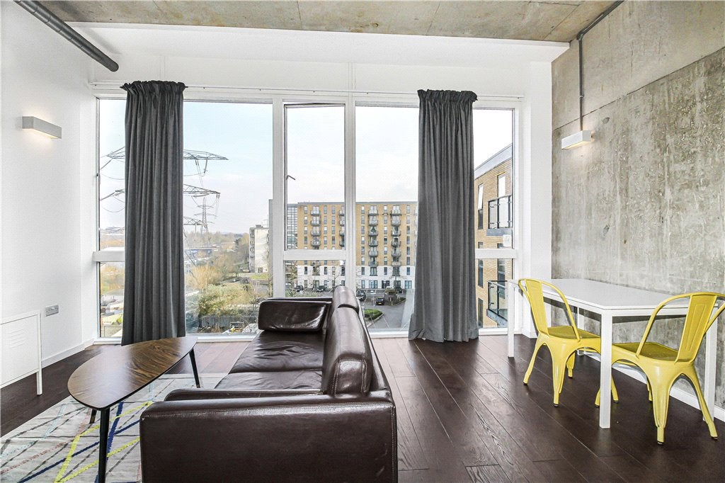 Flat Brickfield Road in Greater London