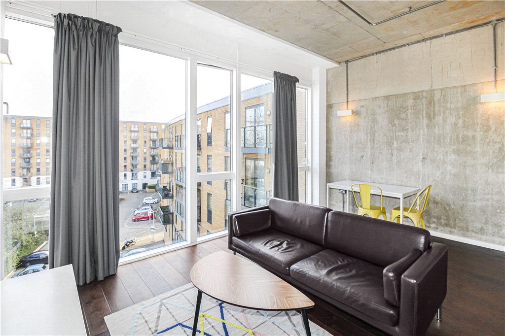 Flat Brickfield Road in Greater London