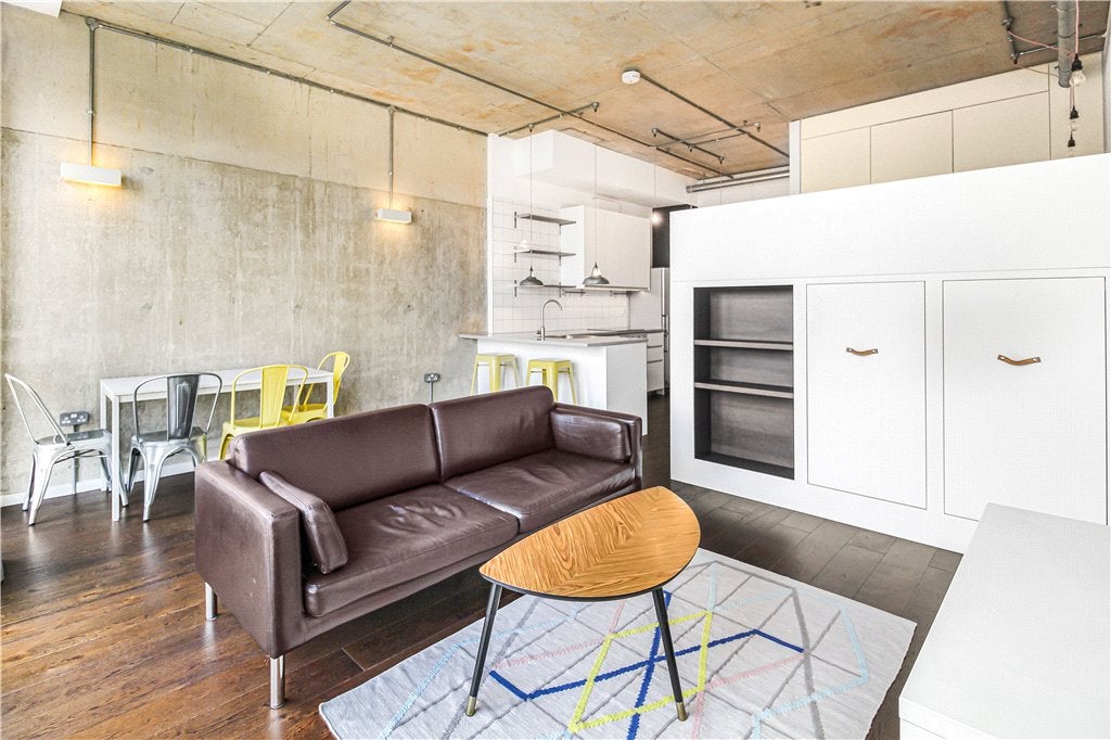 Flat Brickfield Road in Greater London