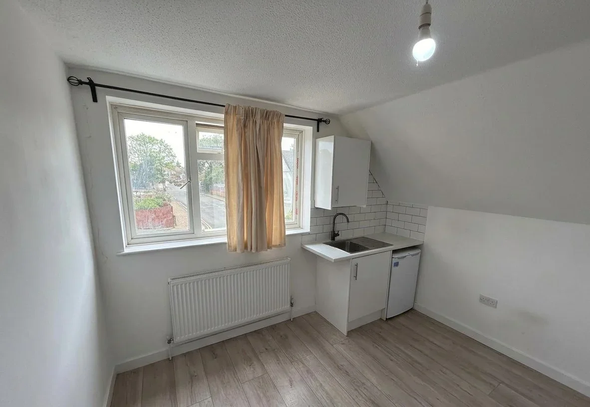 Flat Chandos Crescent in Greater London