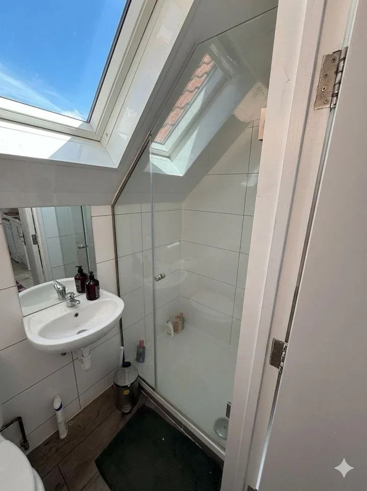 Flat Chandos Crescent in Greater London