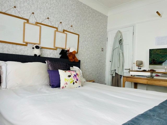 Room Pembroke Road in Greater London