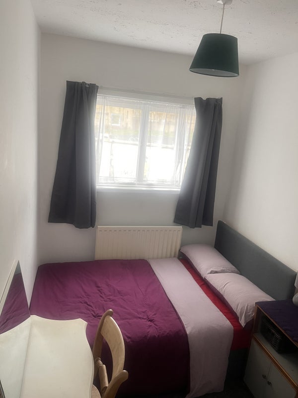Room Dee Street in Greater London
