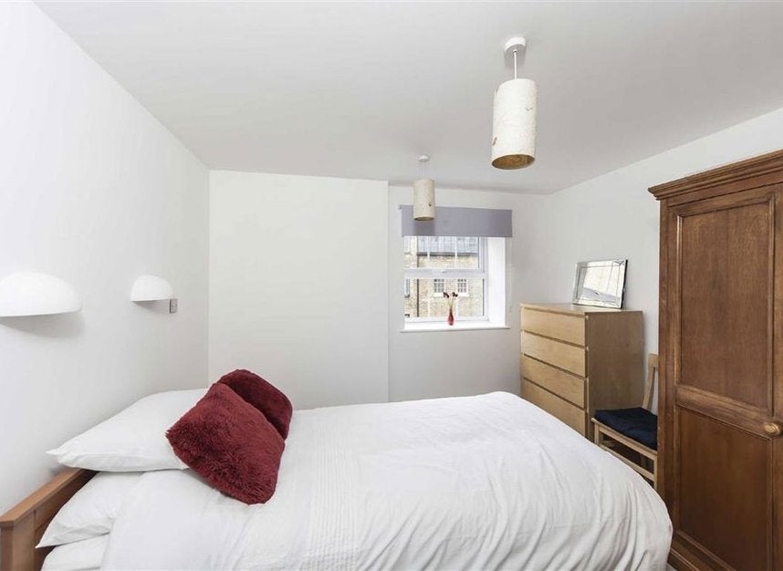 Flat Newton Street in Greater London