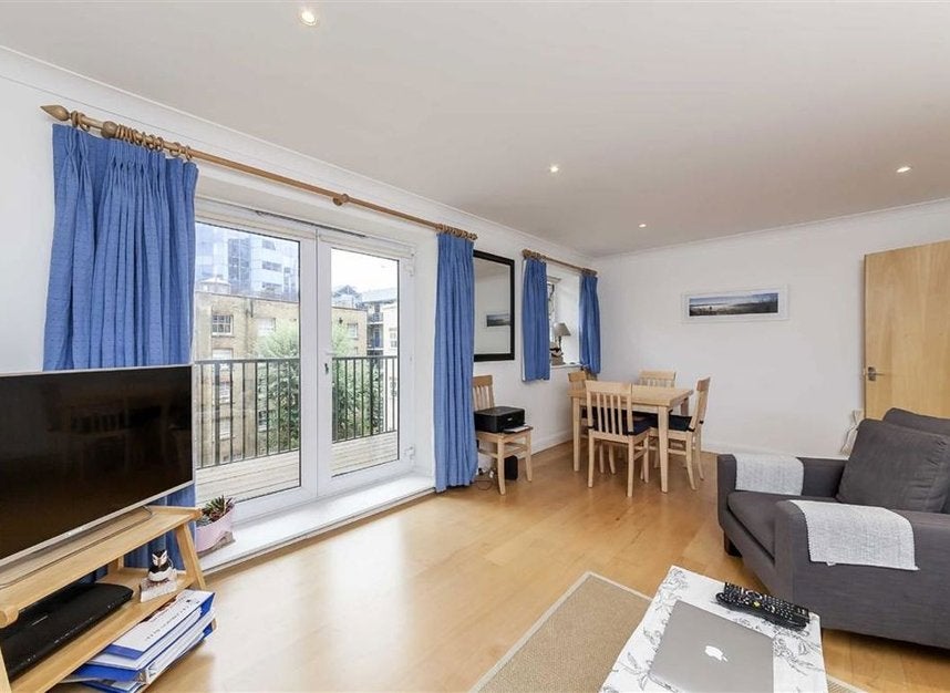 Flat Newton Street in Greater London