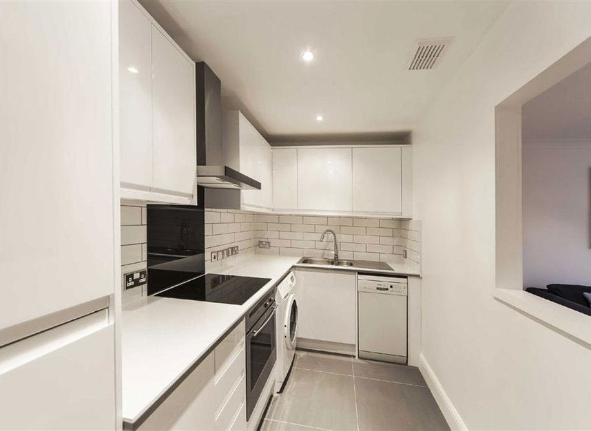 Flat Newton Street in Greater London