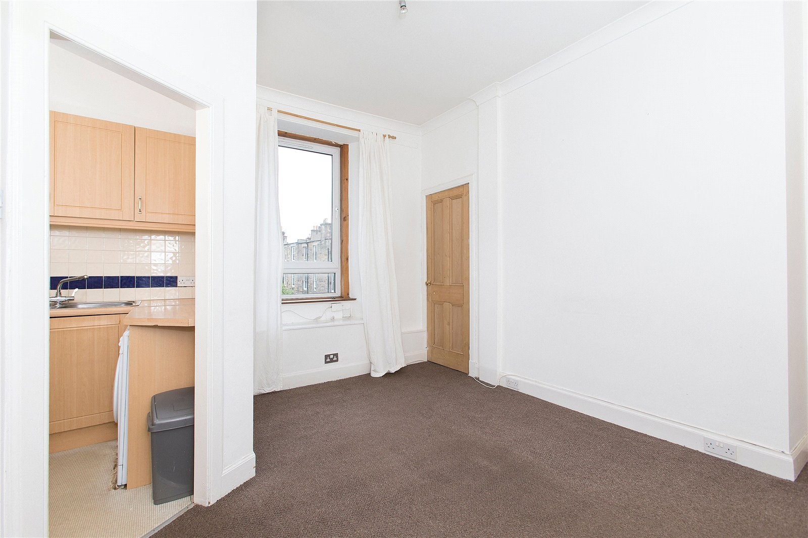 Flat Piersfield Grove in City of Edinburgh