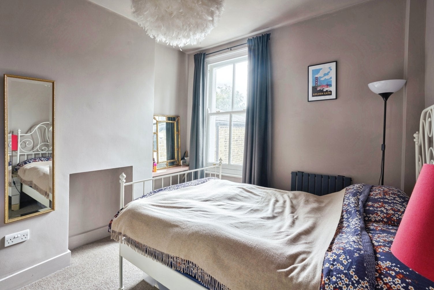 Flat Amott Road in Greater London