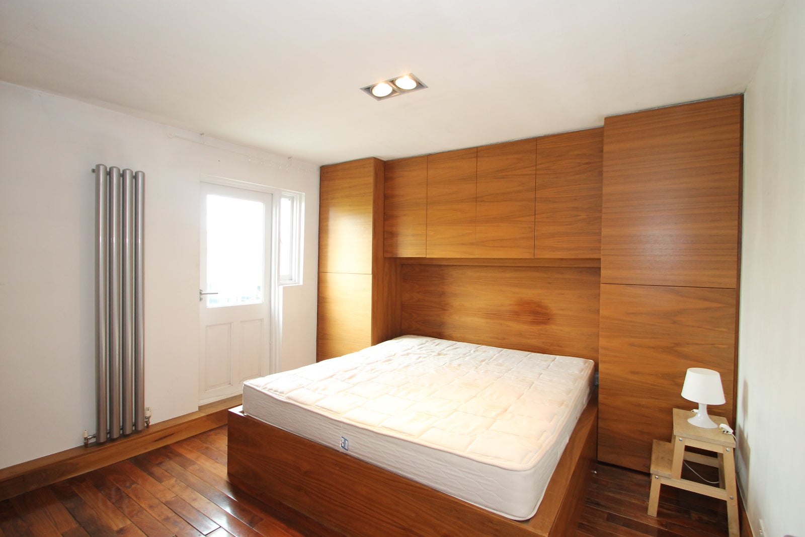 Flat Edward Square in Greater London