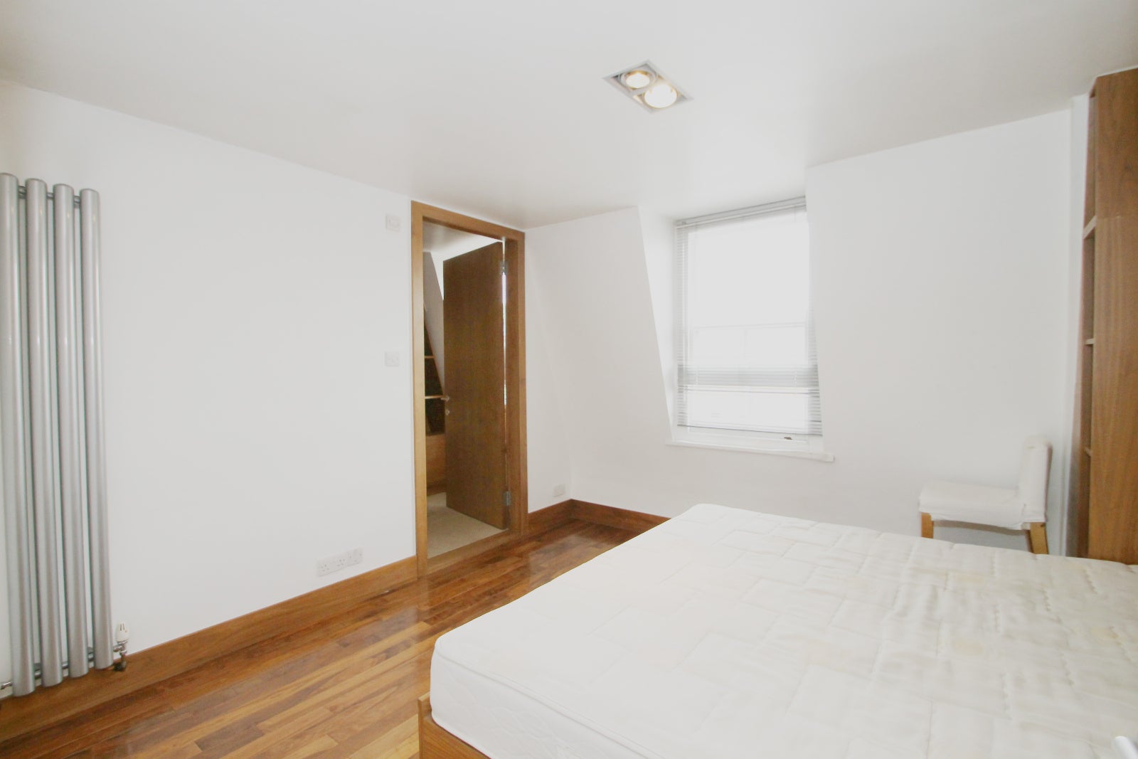 Flat Edward Square in Greater London