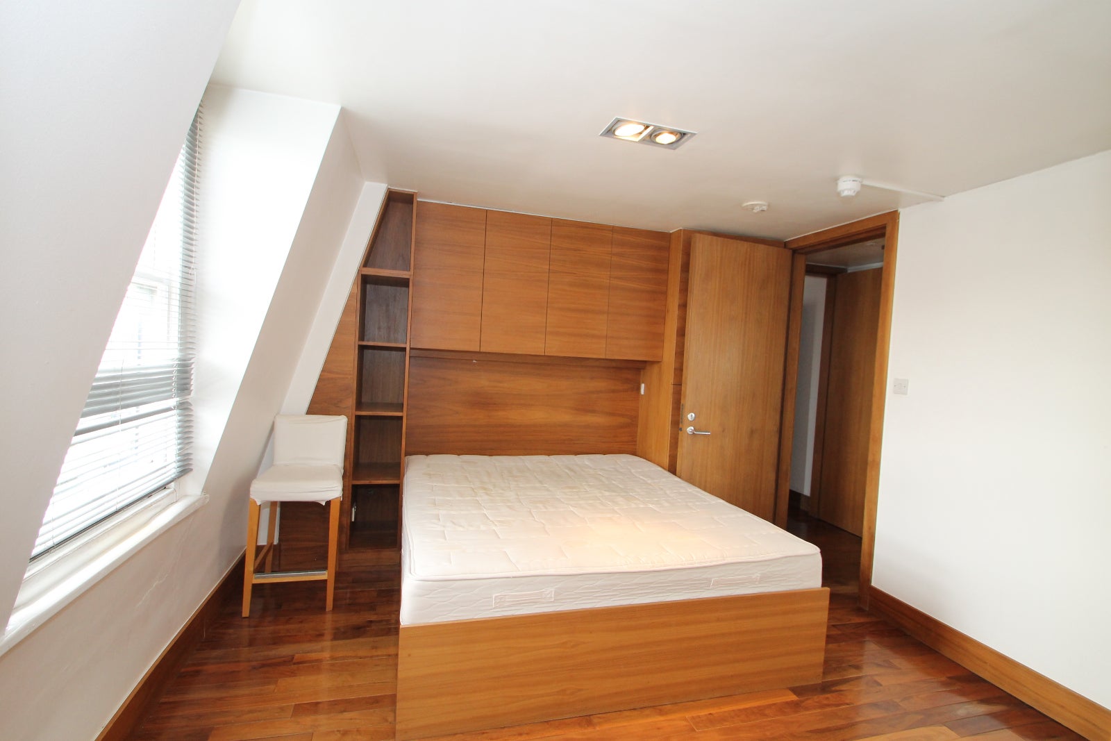 Flat Edward Square in Greater London