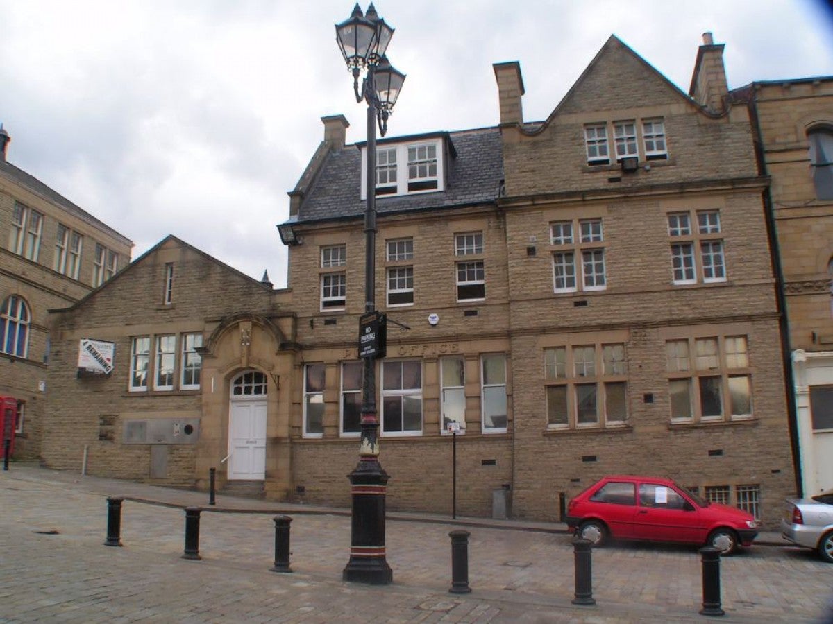 Flat Upper Commercial Street in Kirklees