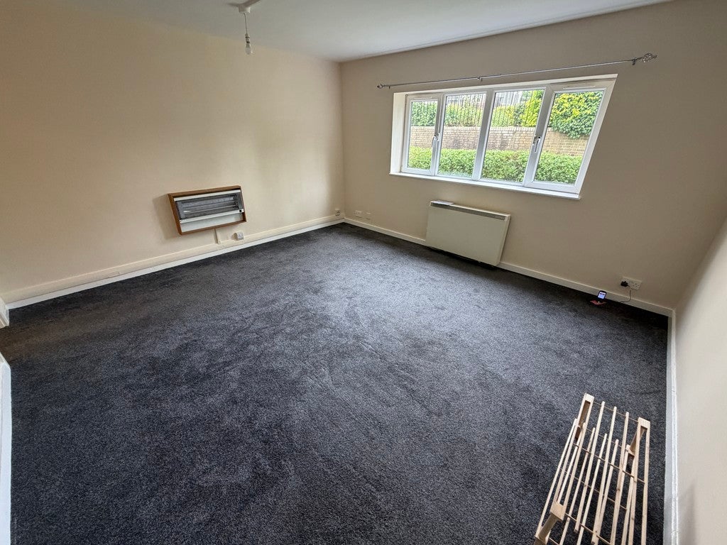 Room Rothesay Avenue in Newcastle-under-Lyme
