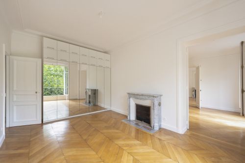 Flat Boulevard de Courcelles in Paris