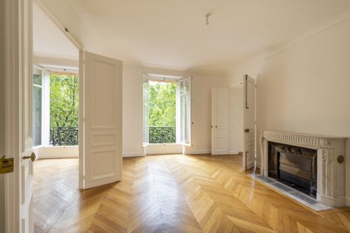 Flat Boulevard de Courcelles in Paris