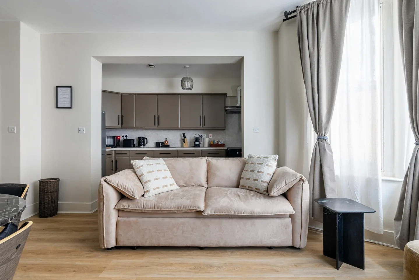 Flat Cheniston Gardens in Greater London