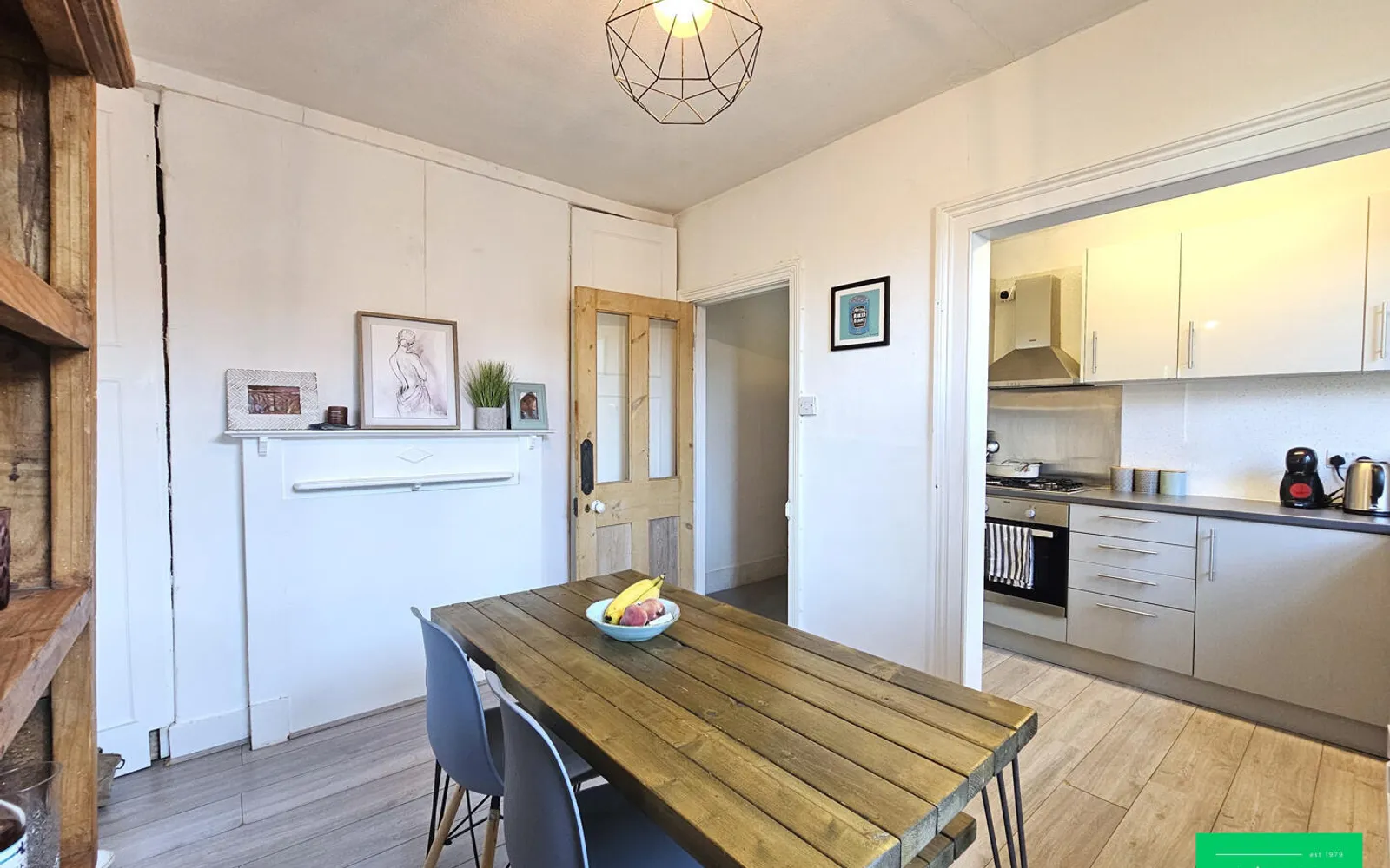 Flat Kitchener Road in Greater London