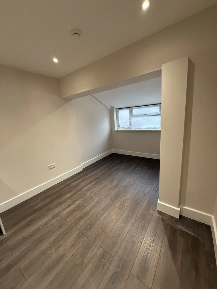 Room Maple Road in Greater London