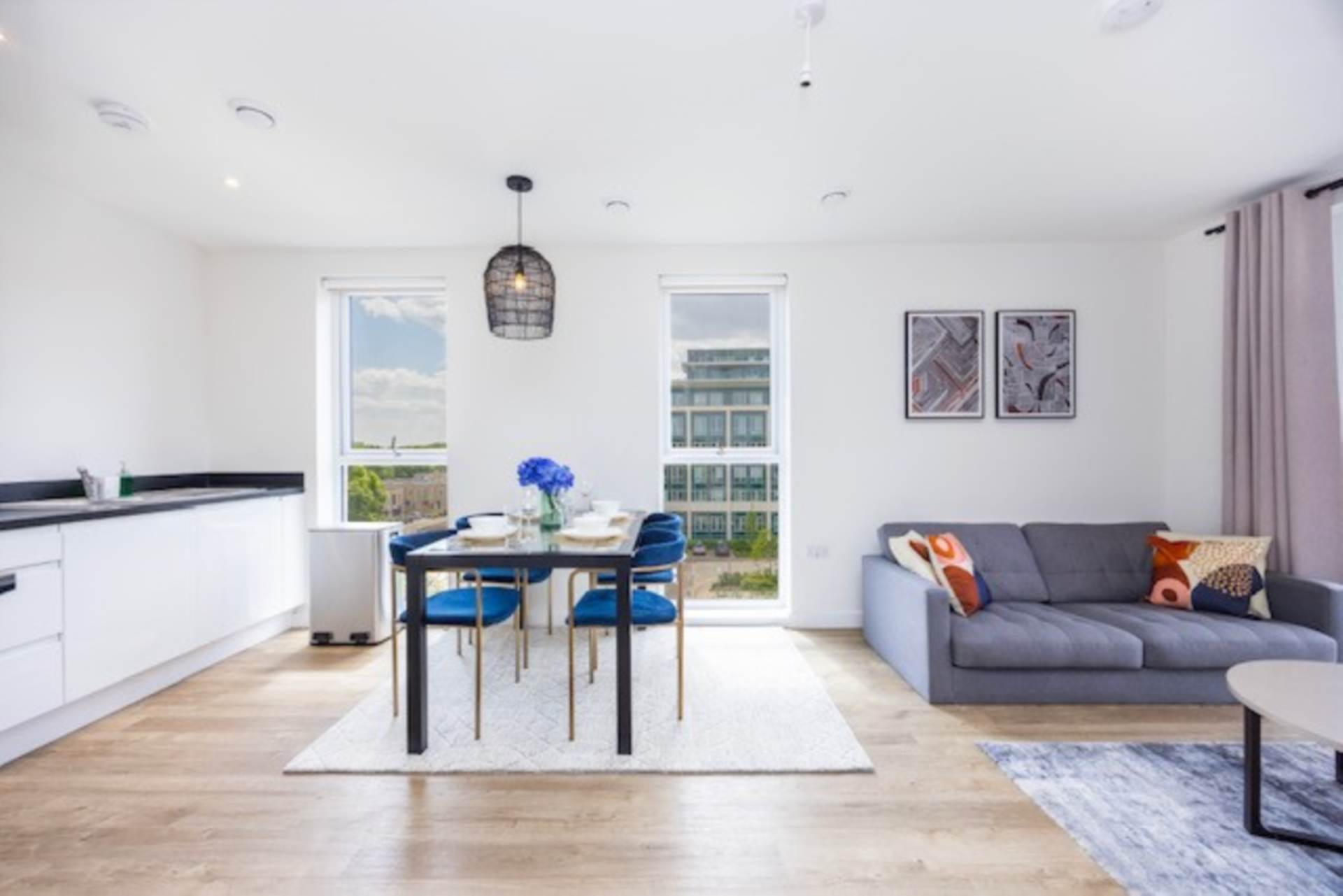 Flat Peregrine Drive in Brentwood