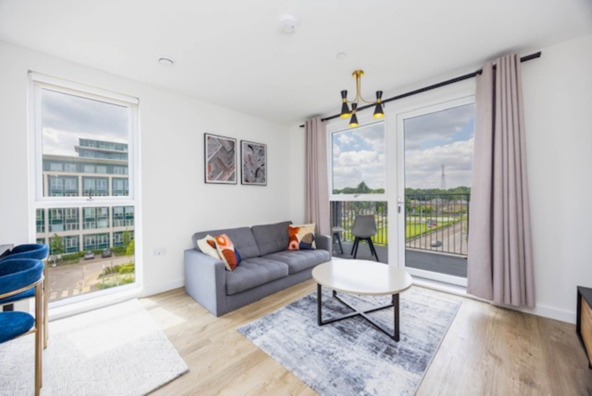 Flat Peregrine Drive in Brentwood