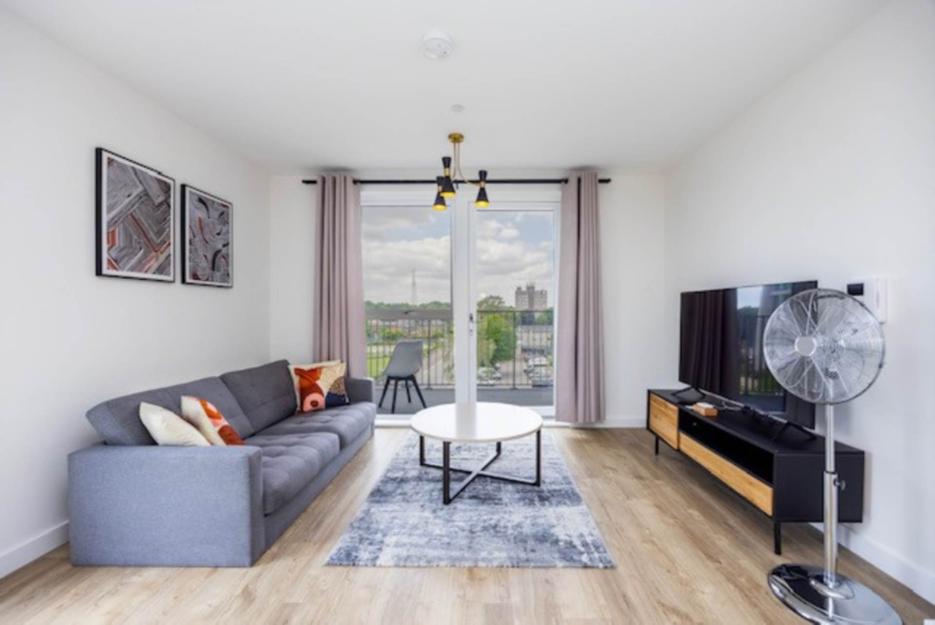 Flat Peregrine Drive in Brentwood