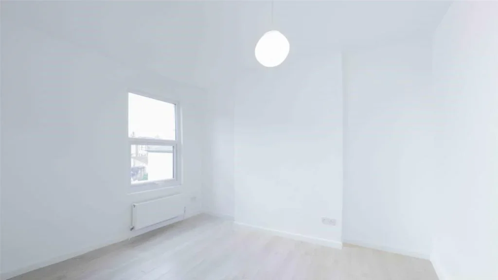 Flat East Avenue in Greater London