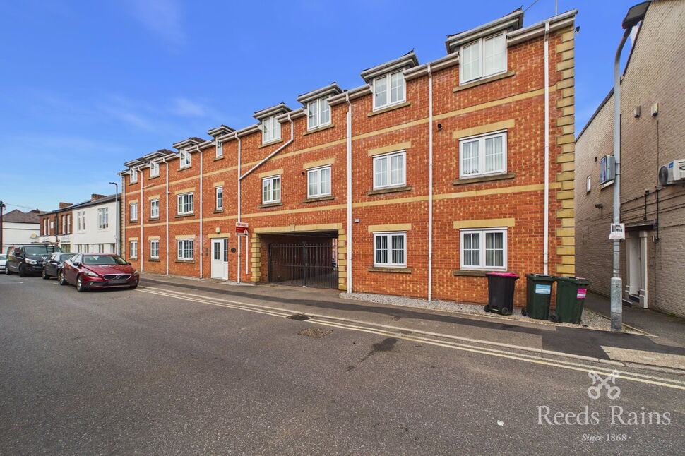 Flat Barleycroft Lane in Dinnington