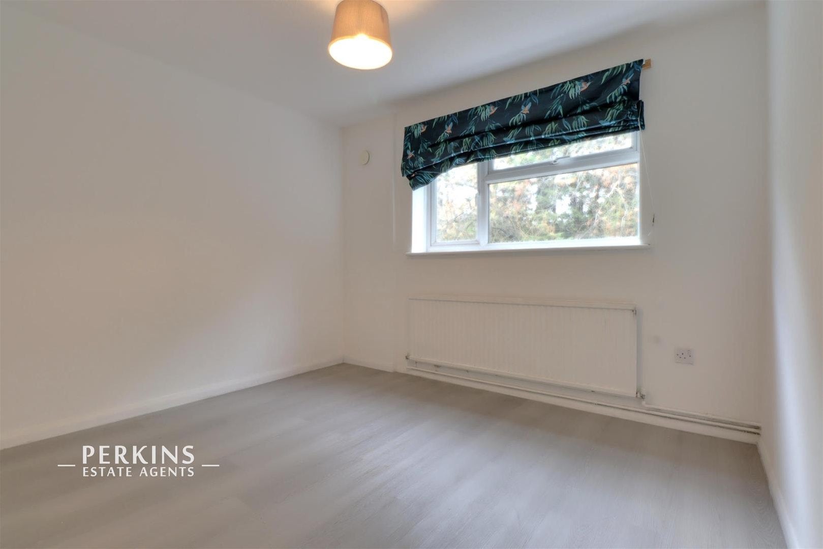 Flat Hazelmere Walk in Greater London