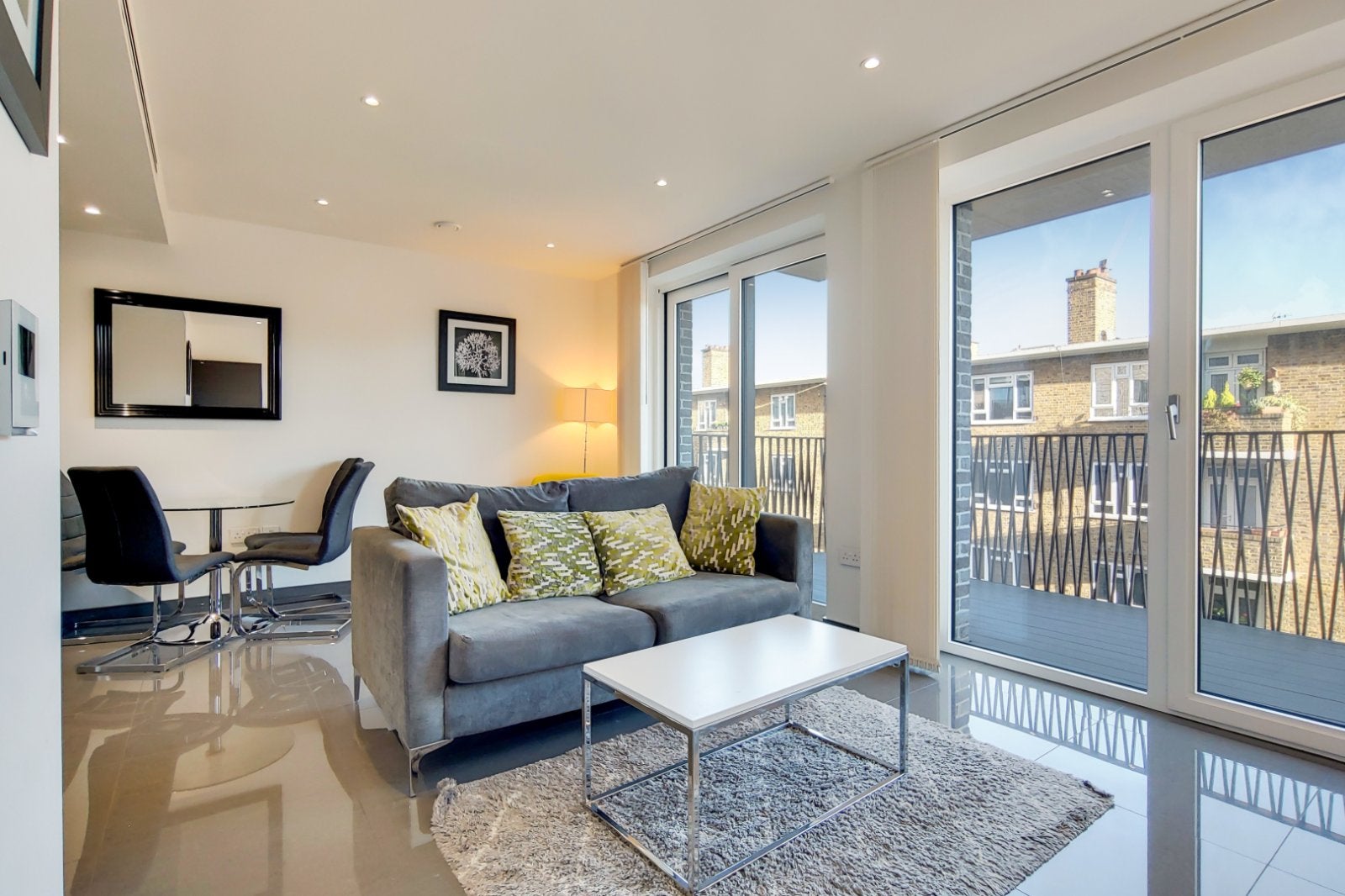 Flat Milcote Street in Greater London
