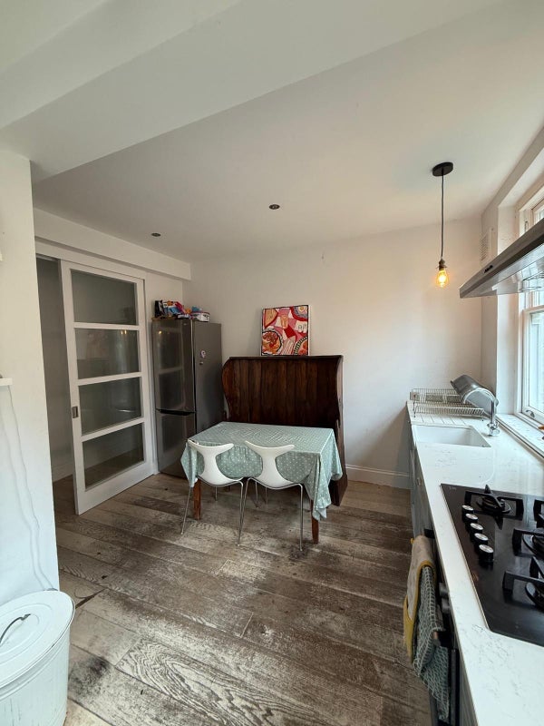 Room Grantham Road in Greater London