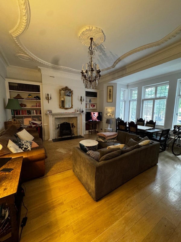 Room Grantham Road in Greater London