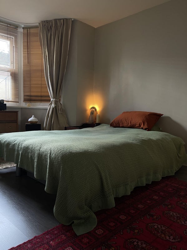 Room Floyd Road in Greater London