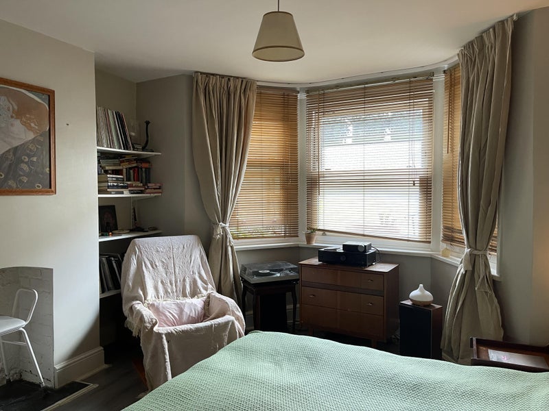 Room Floyd Road in Greater London