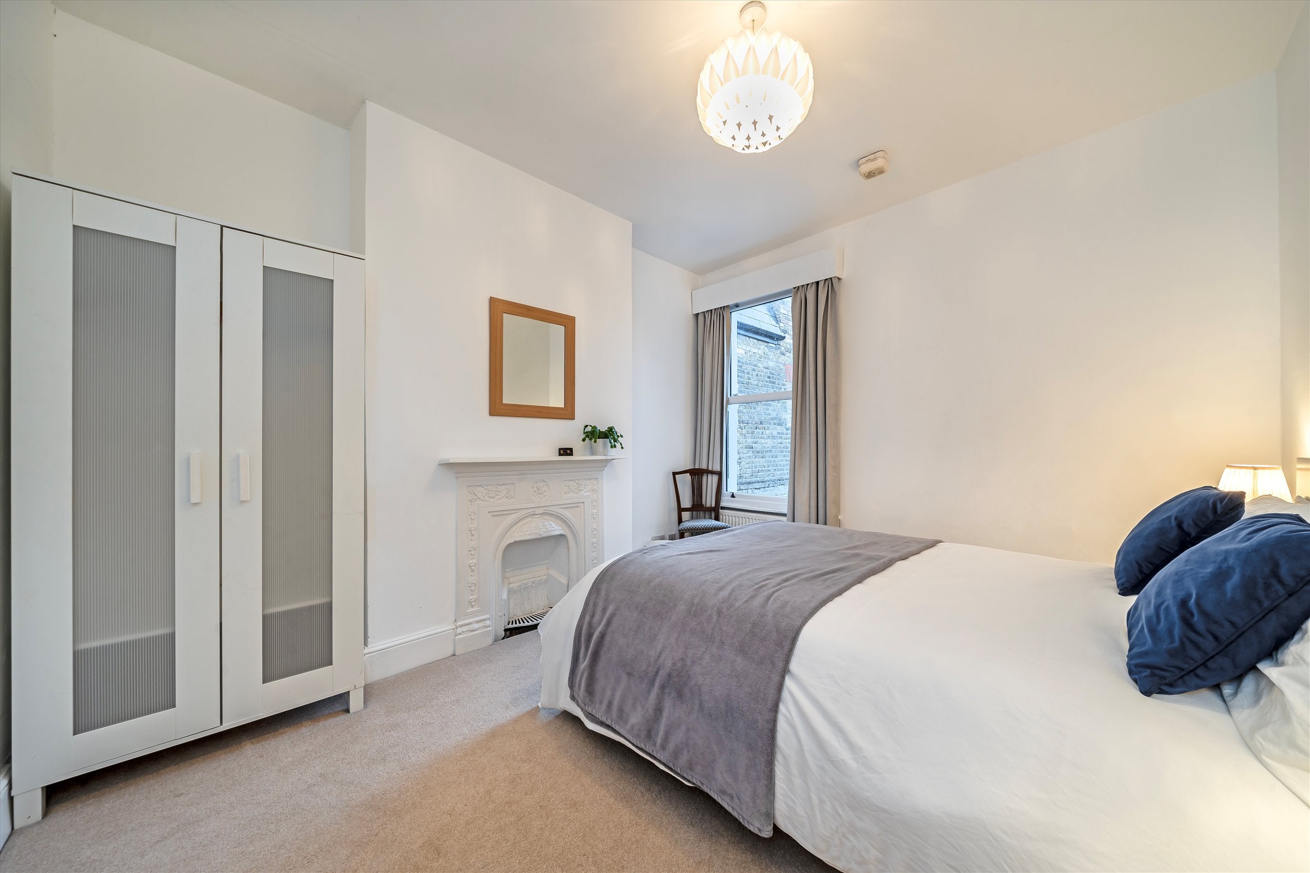 Flat Queensmill Road in Greater London