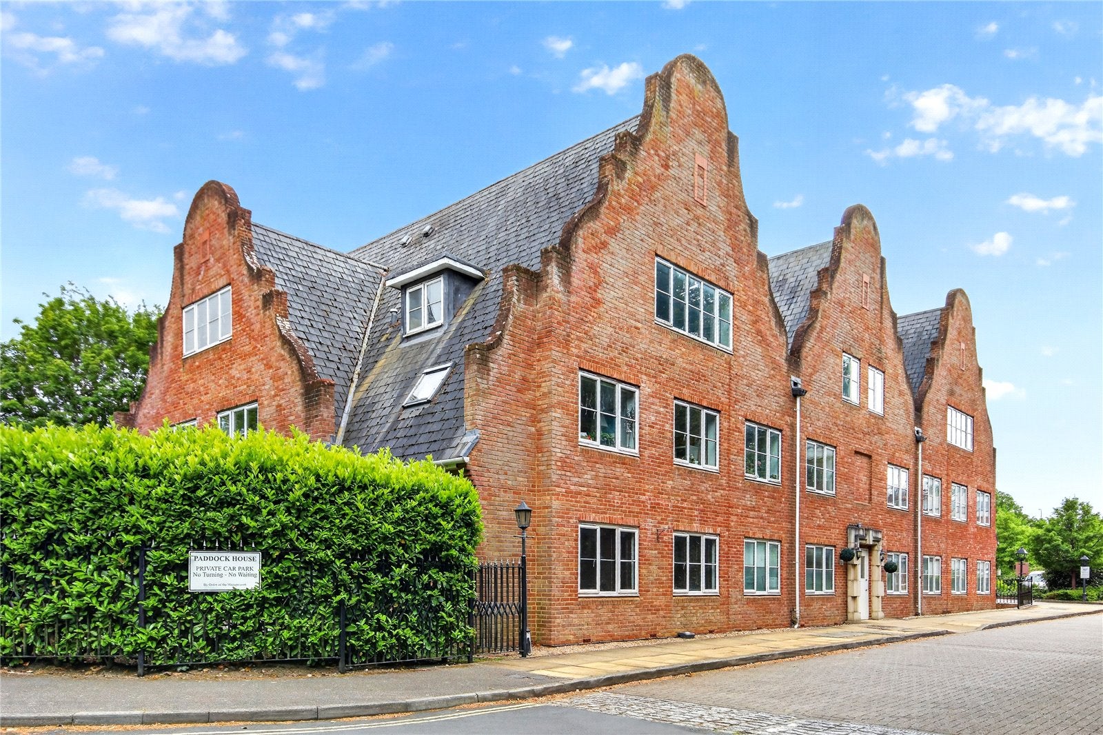 Flat Windsor Road in Ascot