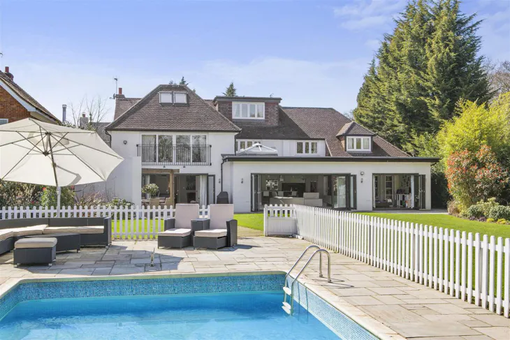 House The Barton in Elmbridge