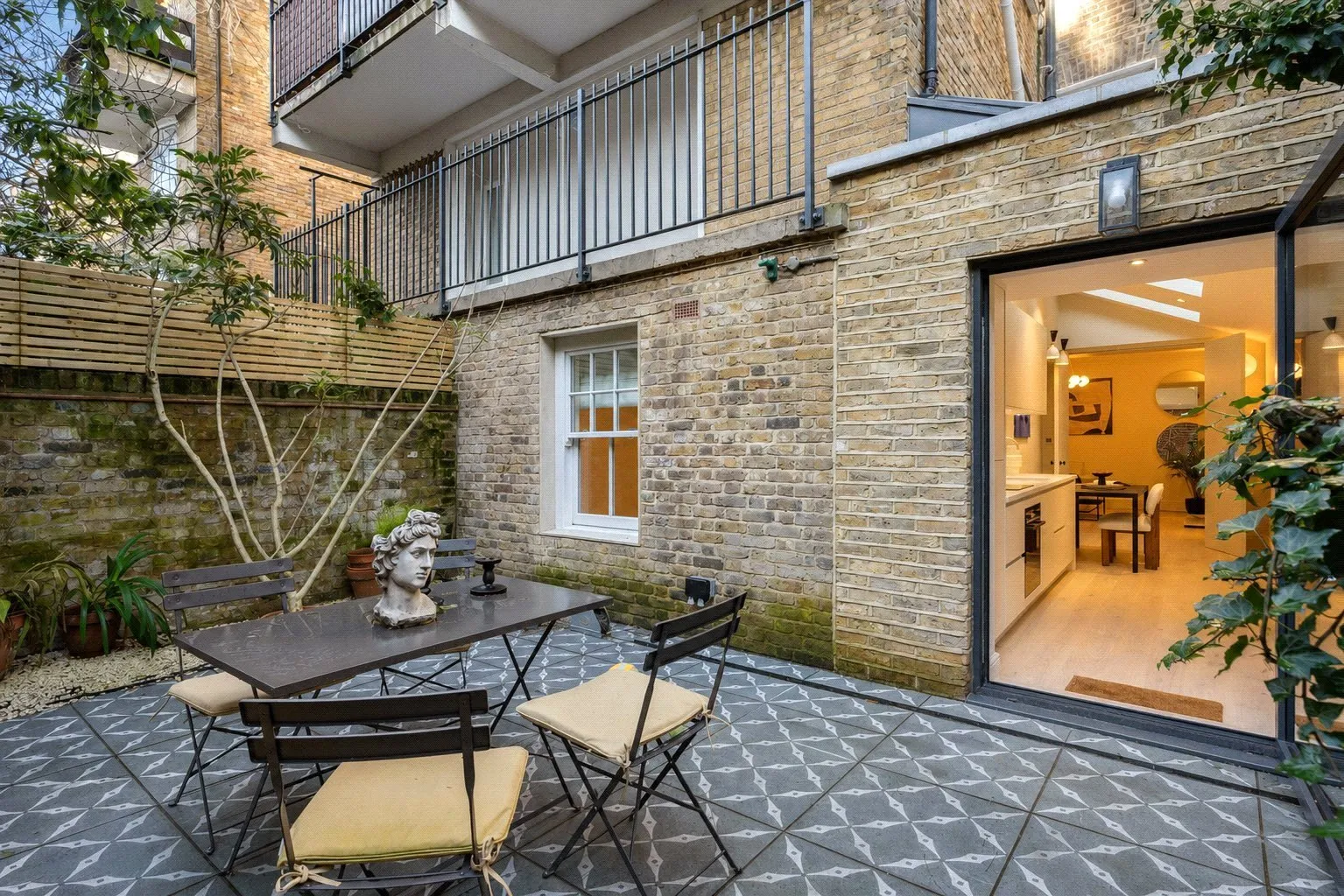 Flat Colville Terrace in Greater London