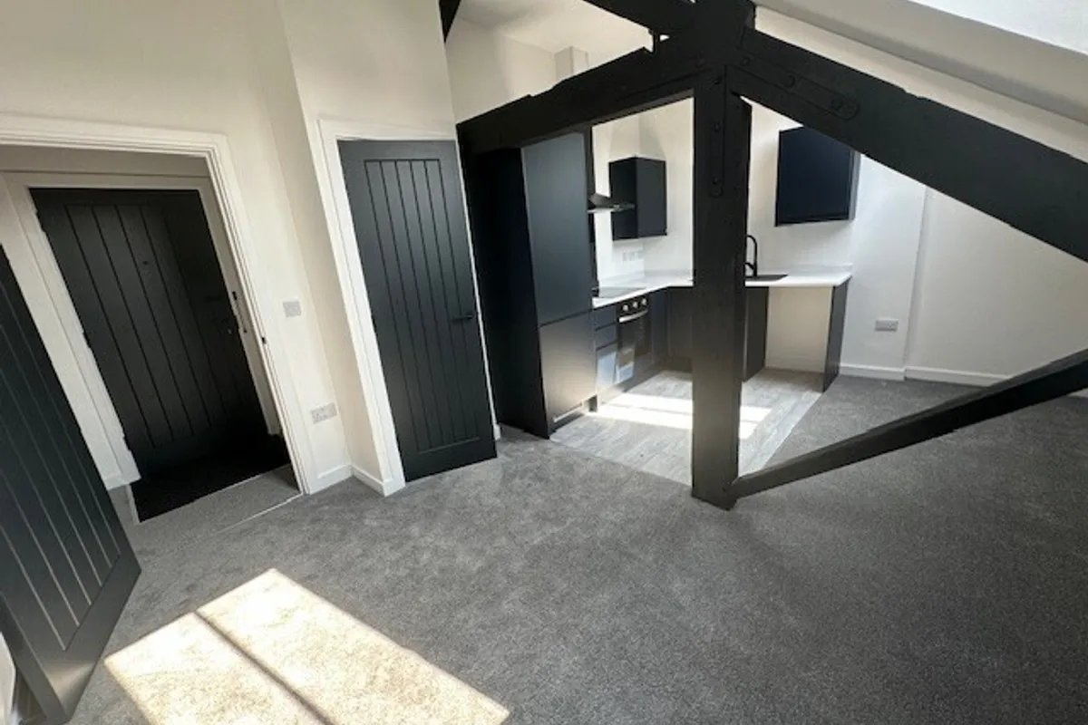 Flat Huxley Close in Derby