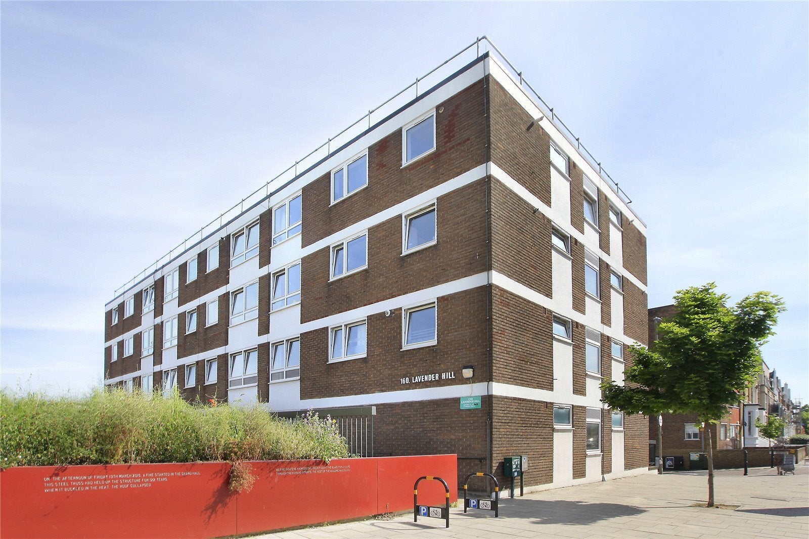 Flat Lavender Hill in Greater London