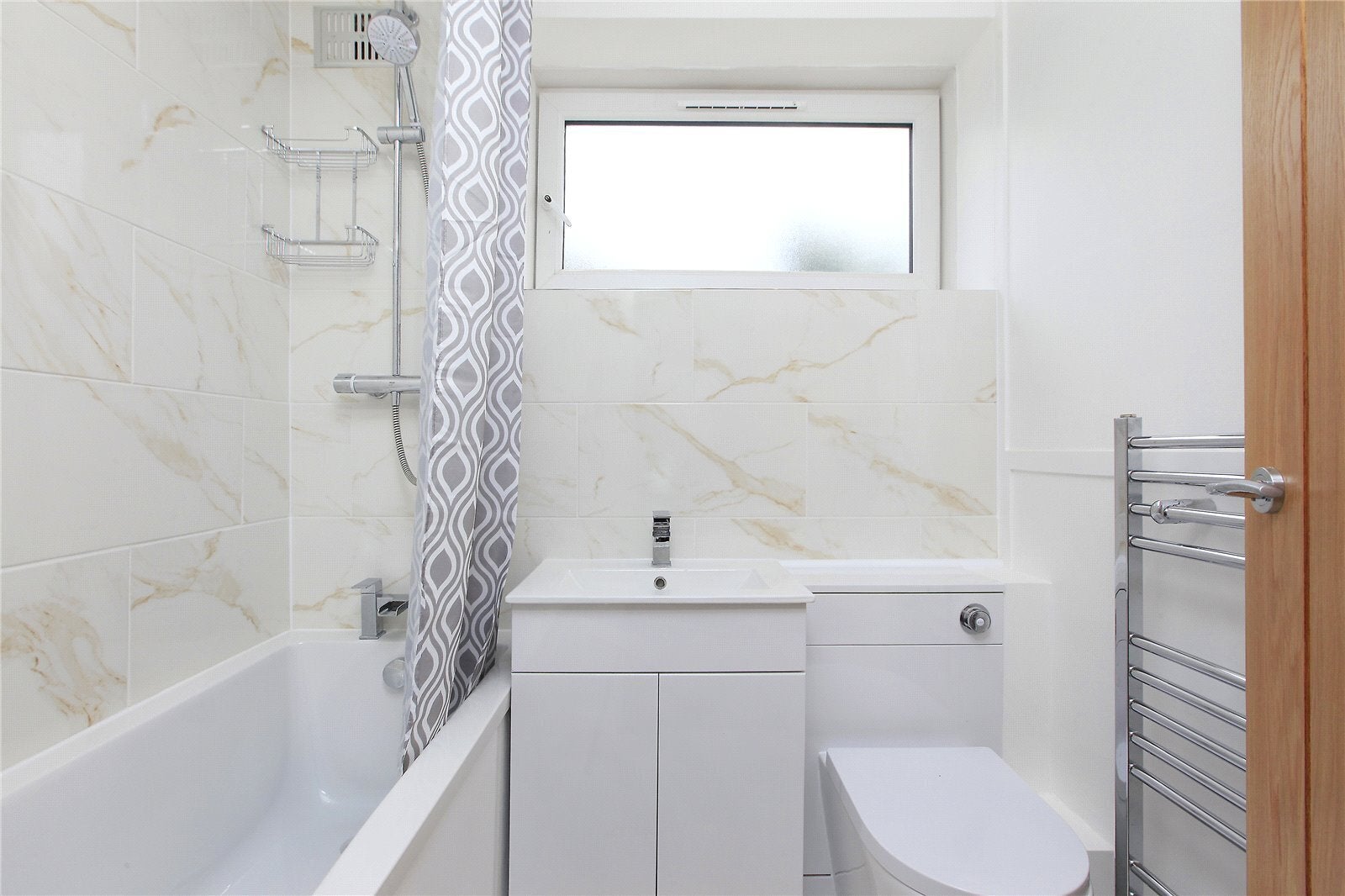 Flat Lavender Hill in Greater London
