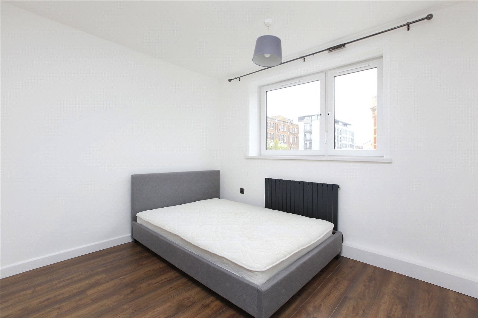 Flat Lavender Hill in Greater London